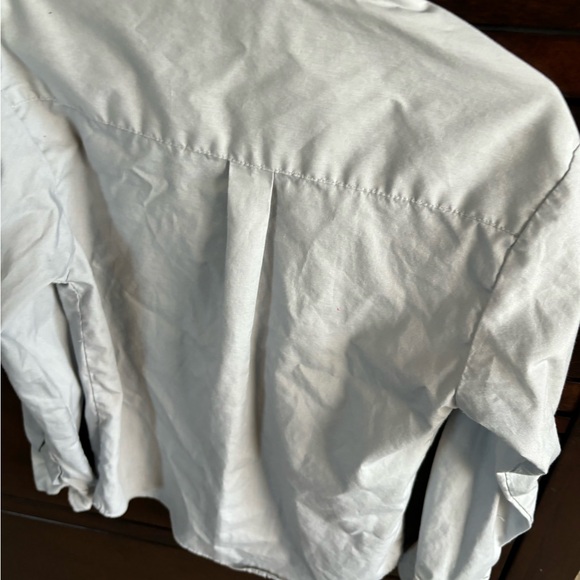 Boys Gray Izod Button Down Dress Shirt. Size 8 - Picture 3 of 3